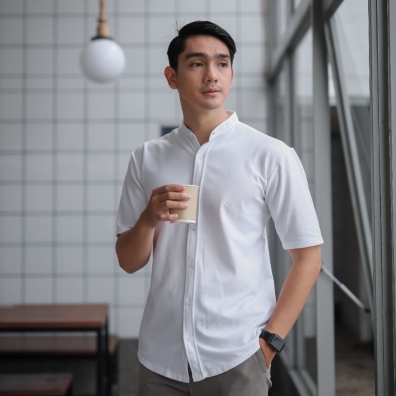 Kemeja Pria Polos Slimfit Lengan Pendek