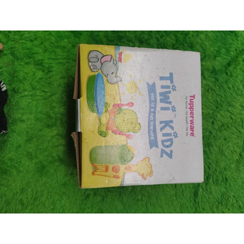 Tiwi Kidz tupperware/  set bekal tupperware