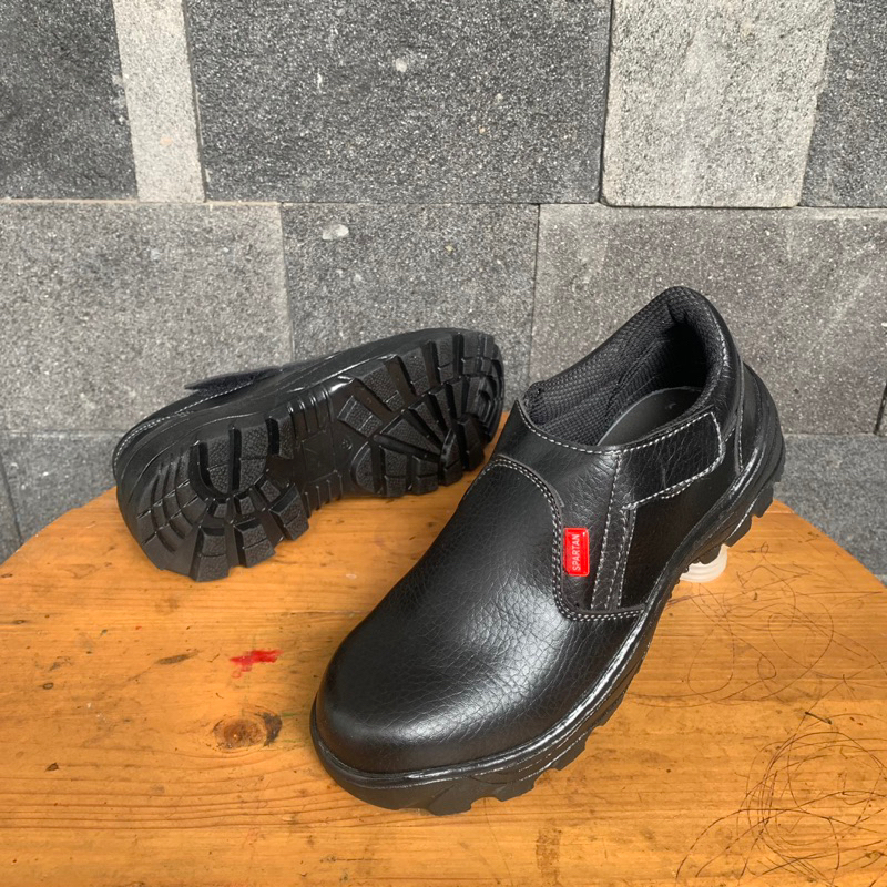 sepatu safety pendek bahan kulit sintetis premium model elastis dan perekat