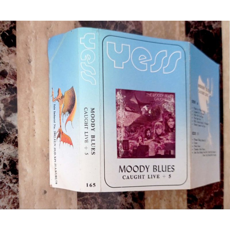 kaset pita YESS MOODY BLUES CAUGHT LIVE