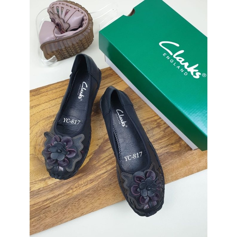 CLARKS FLAT FLOWER BUNGA 817 / SEPATU CLARKS / SEPATU Clarks WANITA