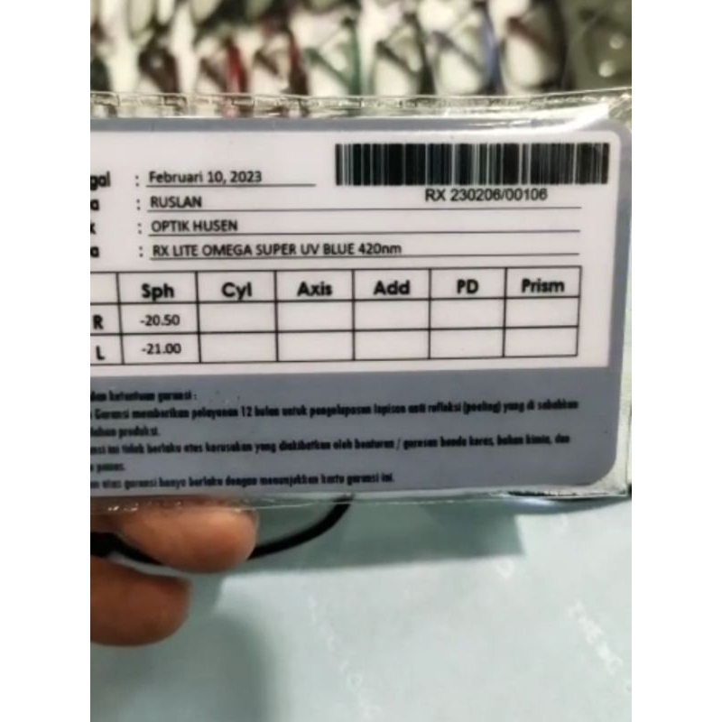 Kacamata minus lensa ajaib tipis