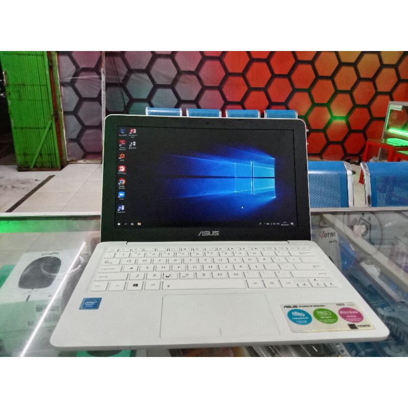 Notebook asus e202 white second