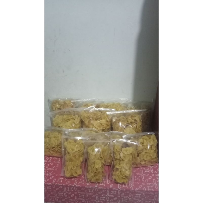 

KERIPIK PISANG SRIPING MAKANAN RINGAN CAMILAN ENAK