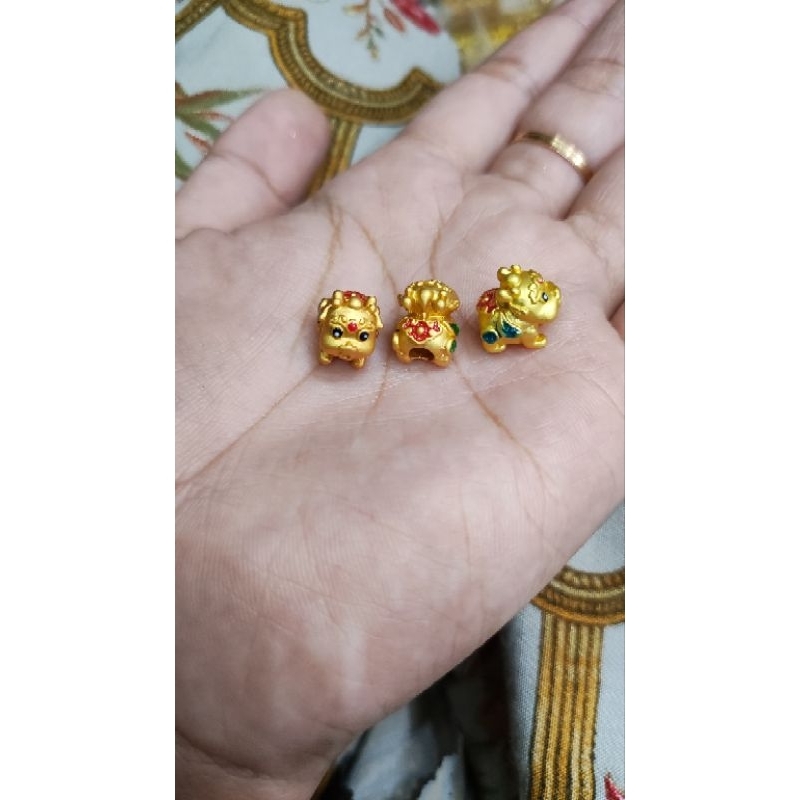 liontin gelang tangan