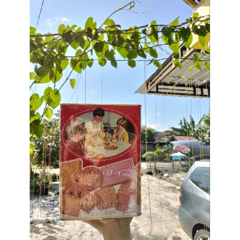 Roti kaleng Khong Guan besar berat 1600 gram