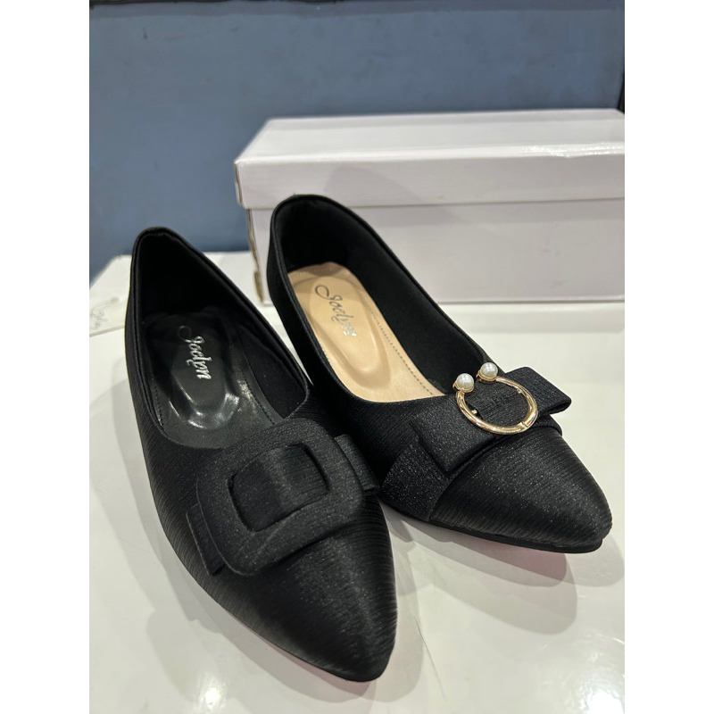 Pansus Wanita Warna Hitam Heels 3CM