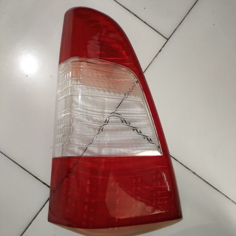 Mika stop lampu Innova Kanan lampumobil INNOVA 2011/ 2012/ 2013/ 2014/2015/2016MIKA STOP