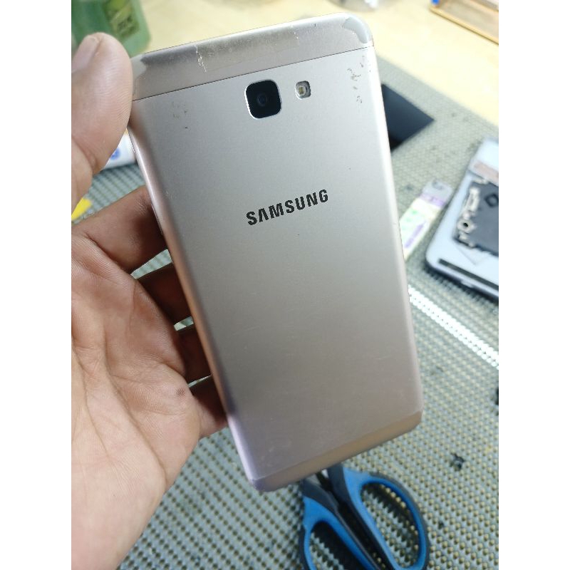 J7 prime (minus Lcd)