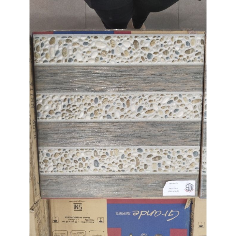 keramik lantai 50x50 Centro Infinity grey kw3
