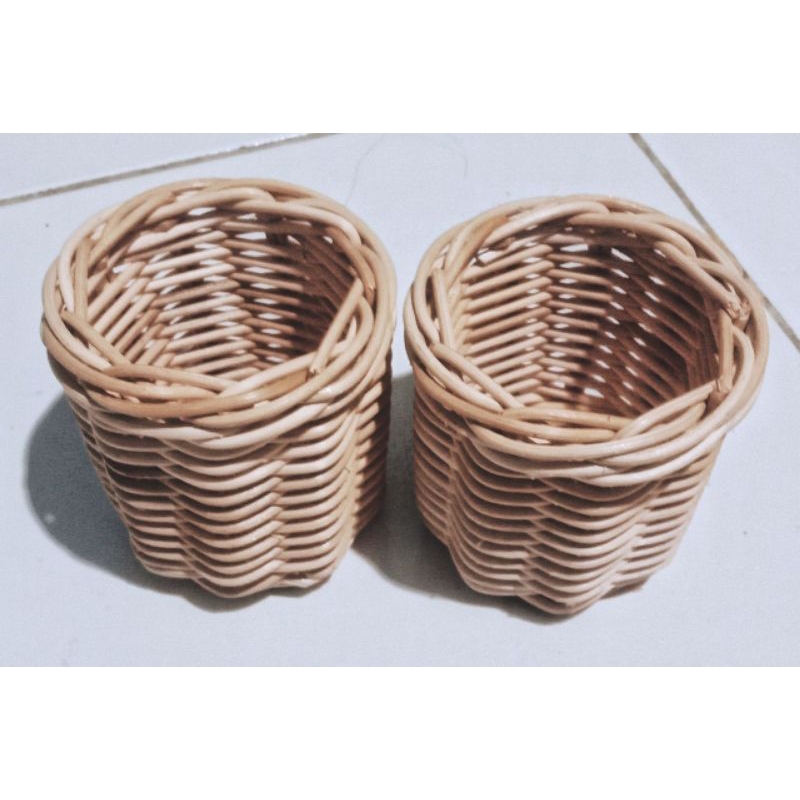 

tempat pensil anyaman rotan