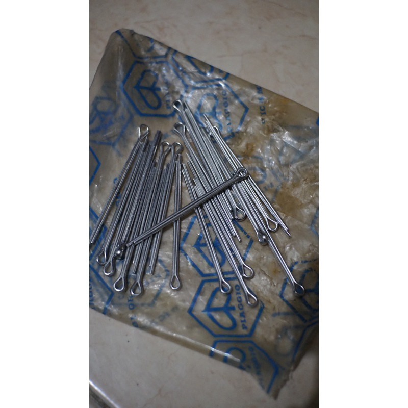 

Paku Pasak Tusuk Konde Tutup Laci Bagasi Vespa PTS Super Sprint PX PS VBB VBA VNB NOS