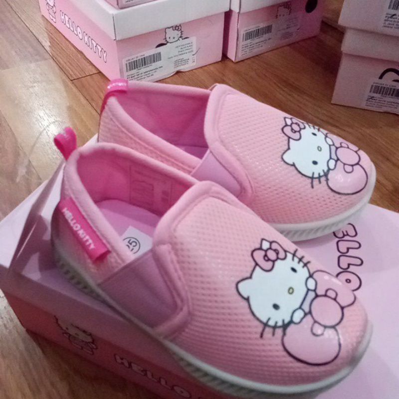 Sepatu Hello Kitty Sneaker 005353