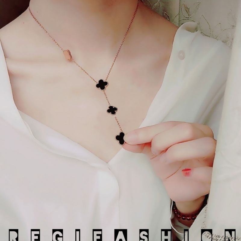 { COD } Kalung Titanium Wanita Korea Liontin Clover Jurai Kalung Wanita Korea Anti Karat Tidak Luntur