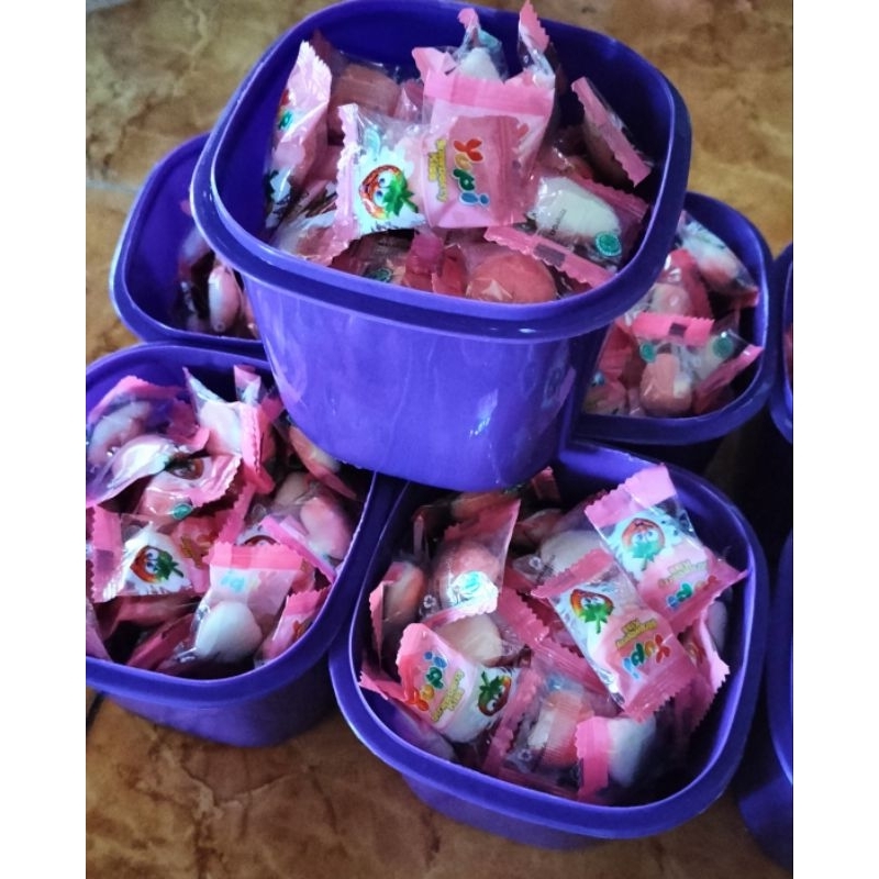 

Yupi toples ungu