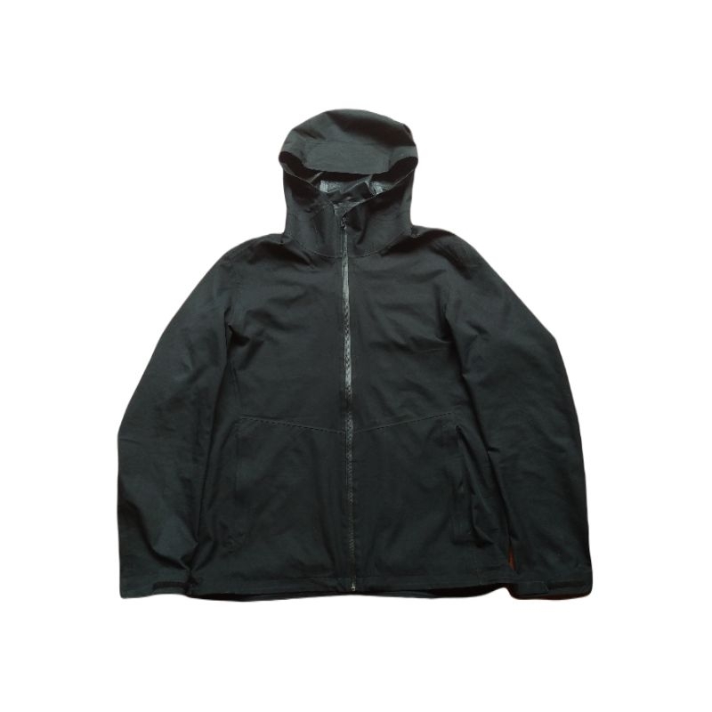 uniqlo blocktech hitam