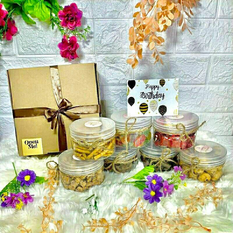 Hampers Lebaran Hampers Idul Fitri Hampers Hari Raya Hampers Ultah Kado Ultah Hadiah Ultah Hampers Wanita Hadiah Wanita Kado Wanita Hampers Cewek Kado Cewek Hadiah Cewek Gift Box Hampers Kue Kering Hampers Wisuda Hampers anniversary Hadiah Wisuda Hadiah