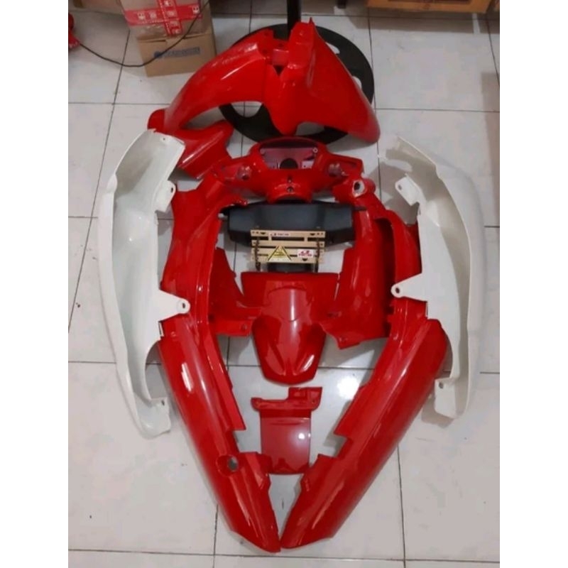 Suzuki RGV 120 body set cover set cover motor cover plastik warna merah