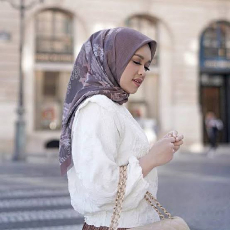 Buttonscarves Les Amities 1 Preloved