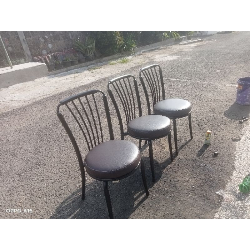 servis sofa/kursi, ganti kain/tambah busa/cat ulang kursi.