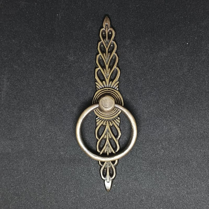 Tarikan kuningan antik tarikan pintu , laci , almari , bufet