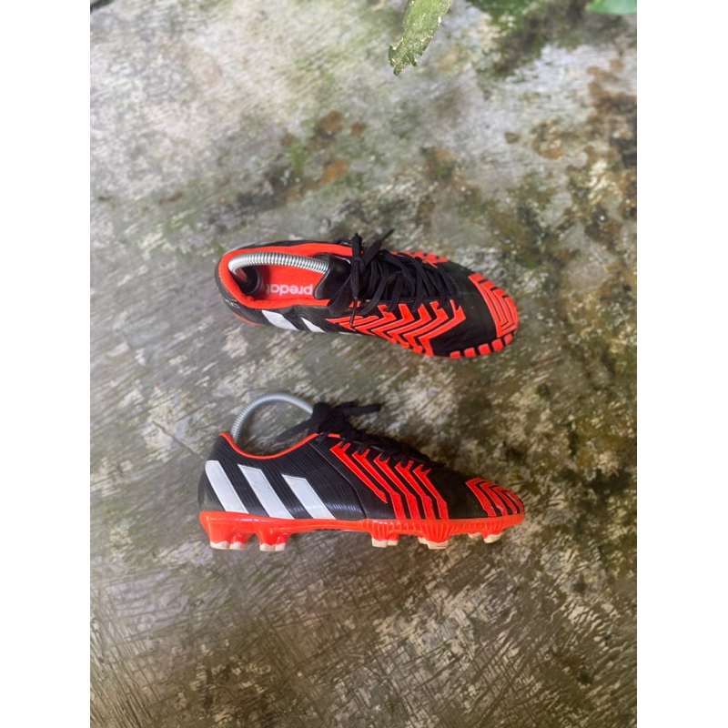 sepatu sepak bola adidas predator second