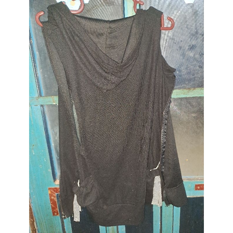 Outer Hitam Tanpa Lengan Preloved Second