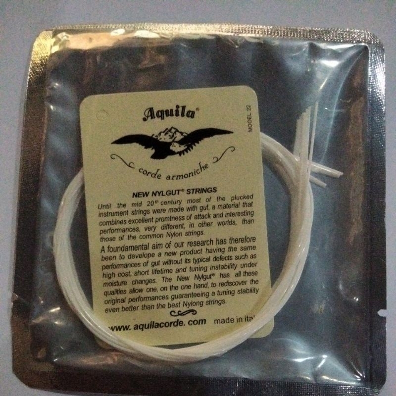 senar ukulele aquila