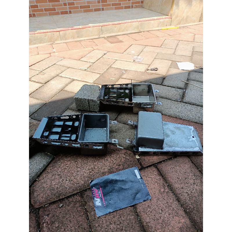 pangkon dudukan aki cb model berdiri set +dudukan soket 1set /dudukan aki cb gl100 model aki berdiri