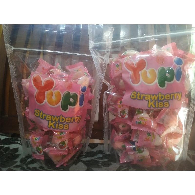 

Yupi Strawberry Fruity Puff 250gr 300gr 500gr Ready