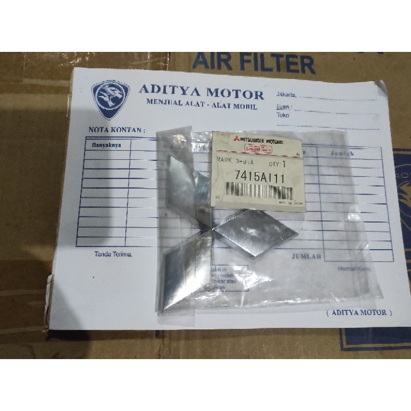 emblem logo merk tiga berlian bagasi belakang Outlander sport px gls ORIGINAL RESMI MITSUBISHI