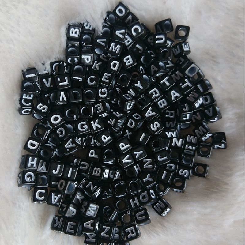 manik huruf kotak bisa pilih