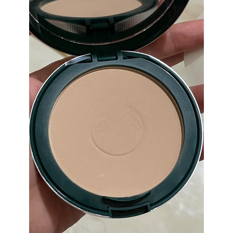 The Body Shop Tea Tree Face Base Compact Powder (sudah dengan container)