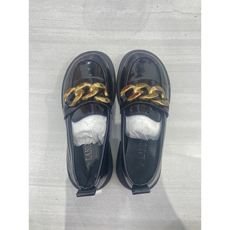 Sepatu Wanita loafers kekinian warna hitam ala korea.