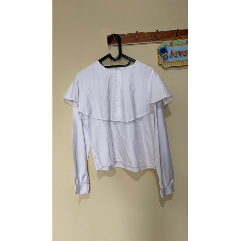 Blouse Ruffle Putih Wanita