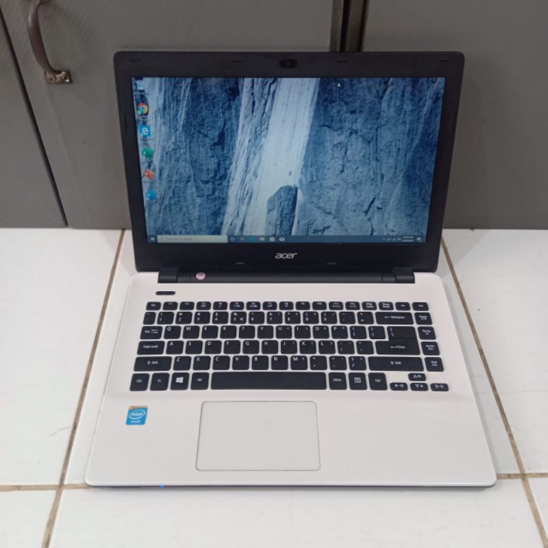 Laptop  Acer Aspire E5-411 Celeron Ram 4GB HDD 500Gb Layar 14 inch Windows 10 Siap pakai ok