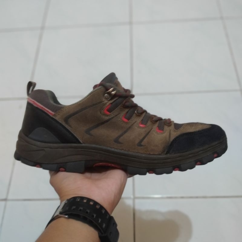Sepatu Gunung SNTA Sepatu Hiking Sepatu Outdoor SNTA Ukuran 42 Sepatu Second Sepatu Tracking