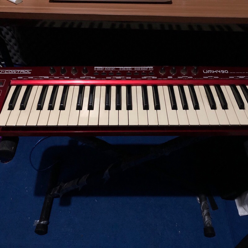 midi controller umx490