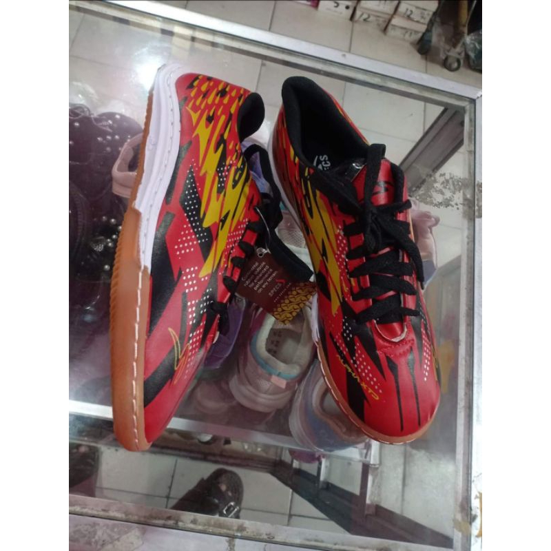 sepatu bola putsal futsal dewasa sudah jahit kuat dan nyaman di pakai murah meriah