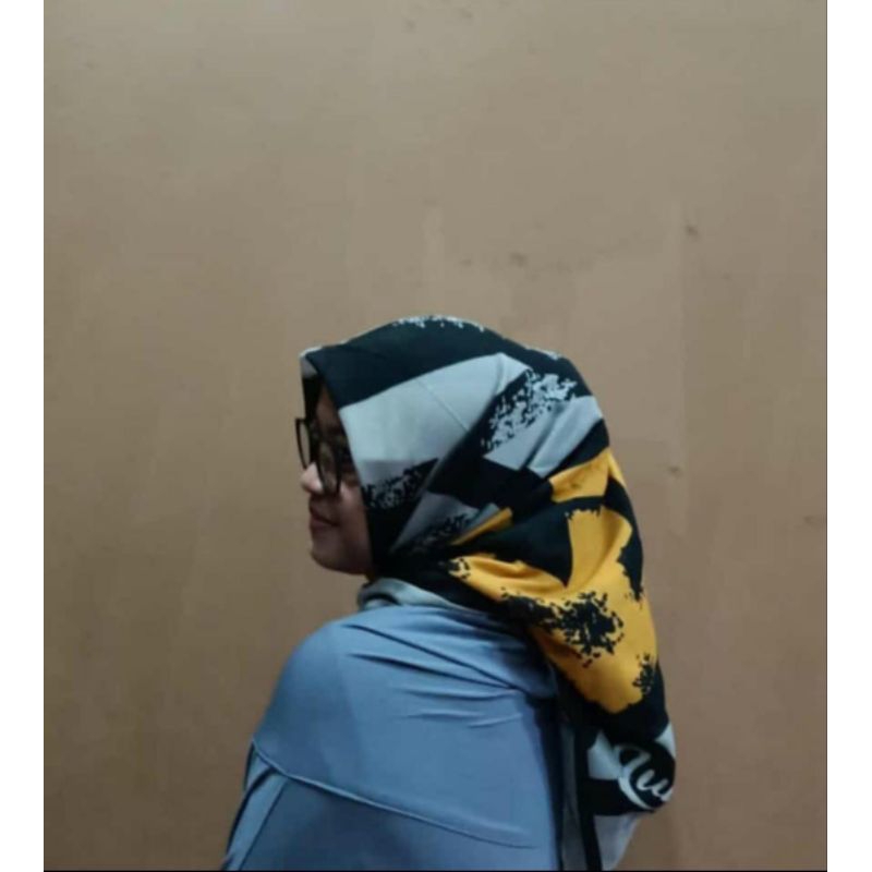 "Terbaru" Segiempat Motif by Lulu Hijab