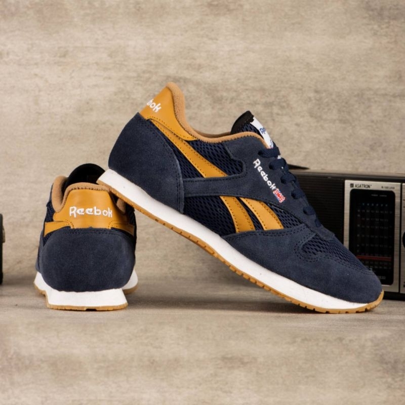 Reebok Classic &quot;Navy Brown Gum&quot;