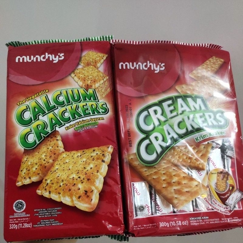 

Munchys Cream Crackers / Choc Sandwich / Wheat Crakers