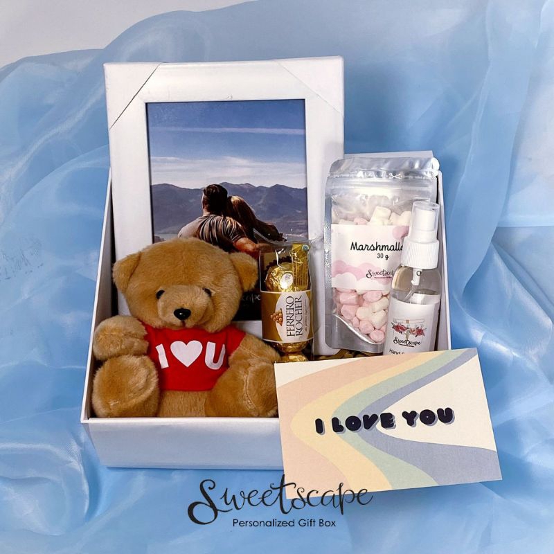 

Gift Box Package 427-Paket Hampers 427 - Gift Box Lucu Untuk Kekasih