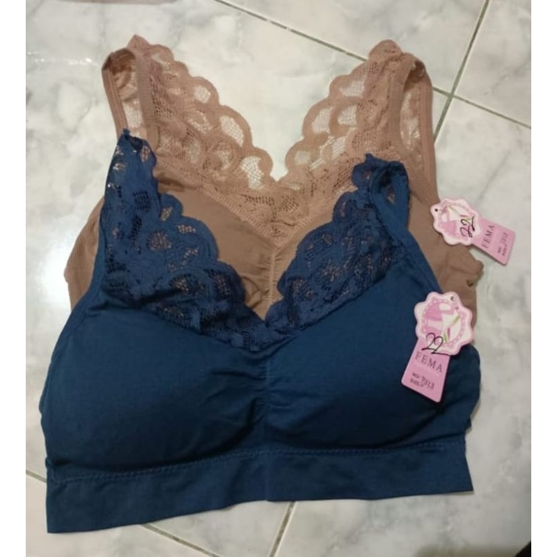Bra wanita merk FEMA tanpa kawat 7313 MNS bisa kerut 1/2 renda bahan halus.