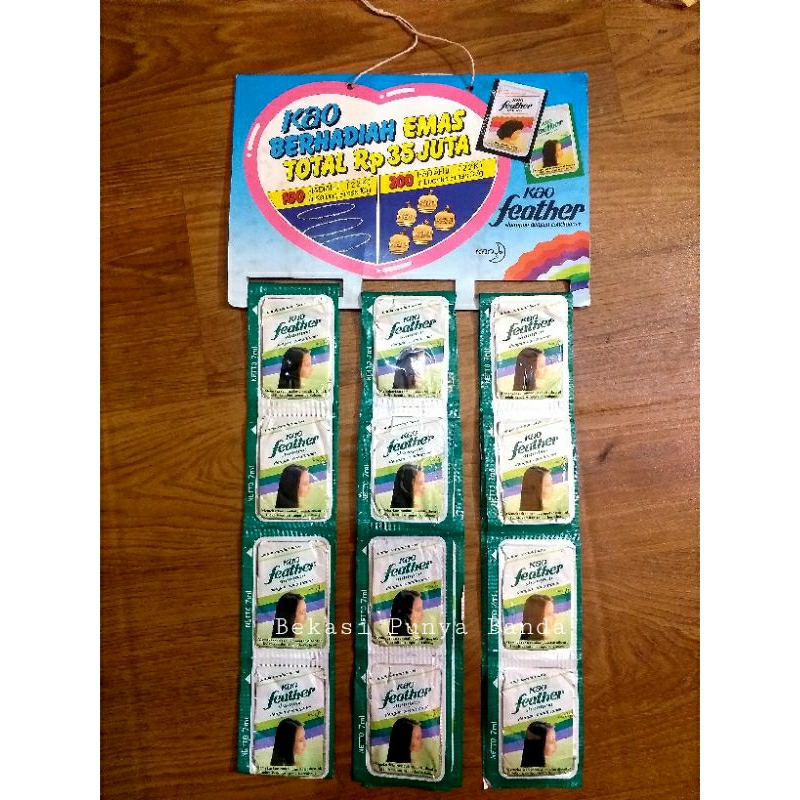 Display pajangan sampo jadul kao feather