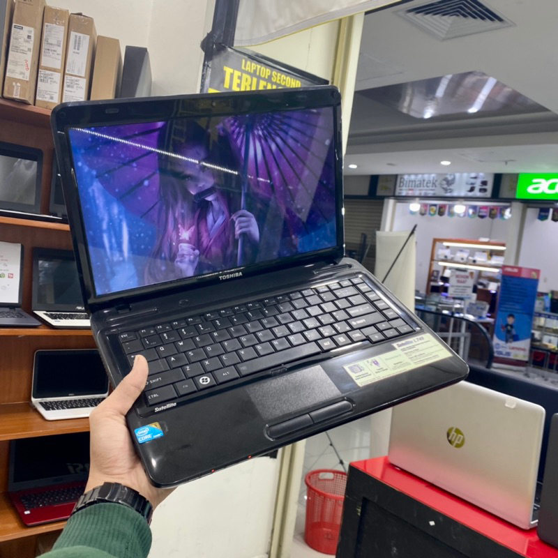 Laptop Toshiba Satelite L740 Intel Core i3 Ram 4gb Ssd 128gb Hdd 320gb