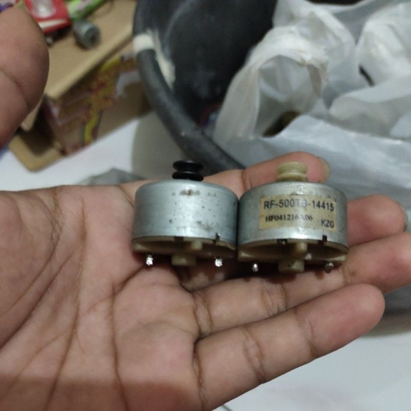 dinamo VCD besar 9-12 volt DC.