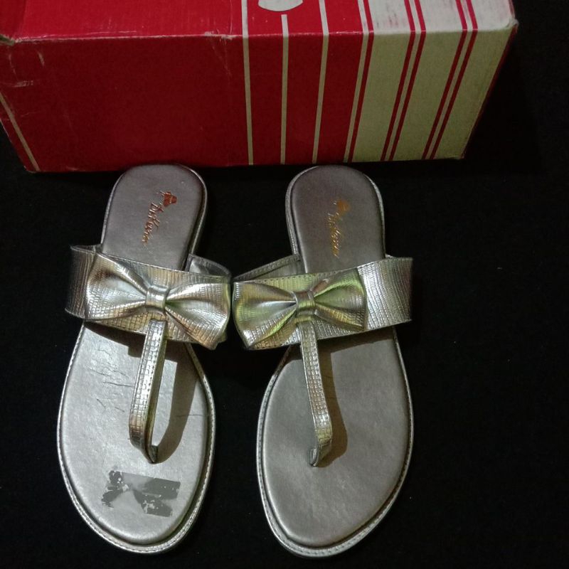 sandal dr.Kevin
