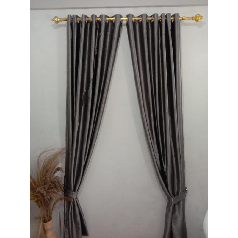 Ready gorden blackout tebal Motif embos 6 gelombang 12 lubang smokringUkuran 135 x 250 Udh free sang