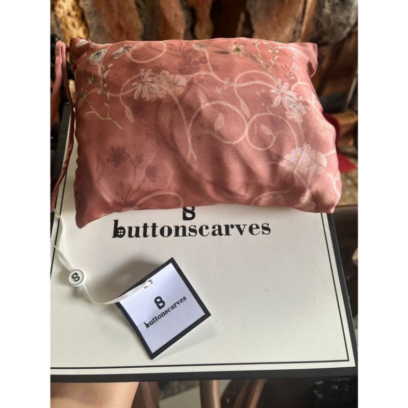 Buttonscarves Prayer Robe New AS IS Fiore - B r i c k